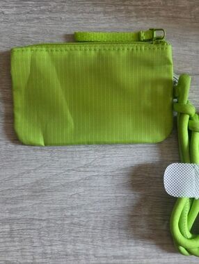 Vera Bradley Zip Card Pouch Lanyard Lime Green Interior Floral NWT